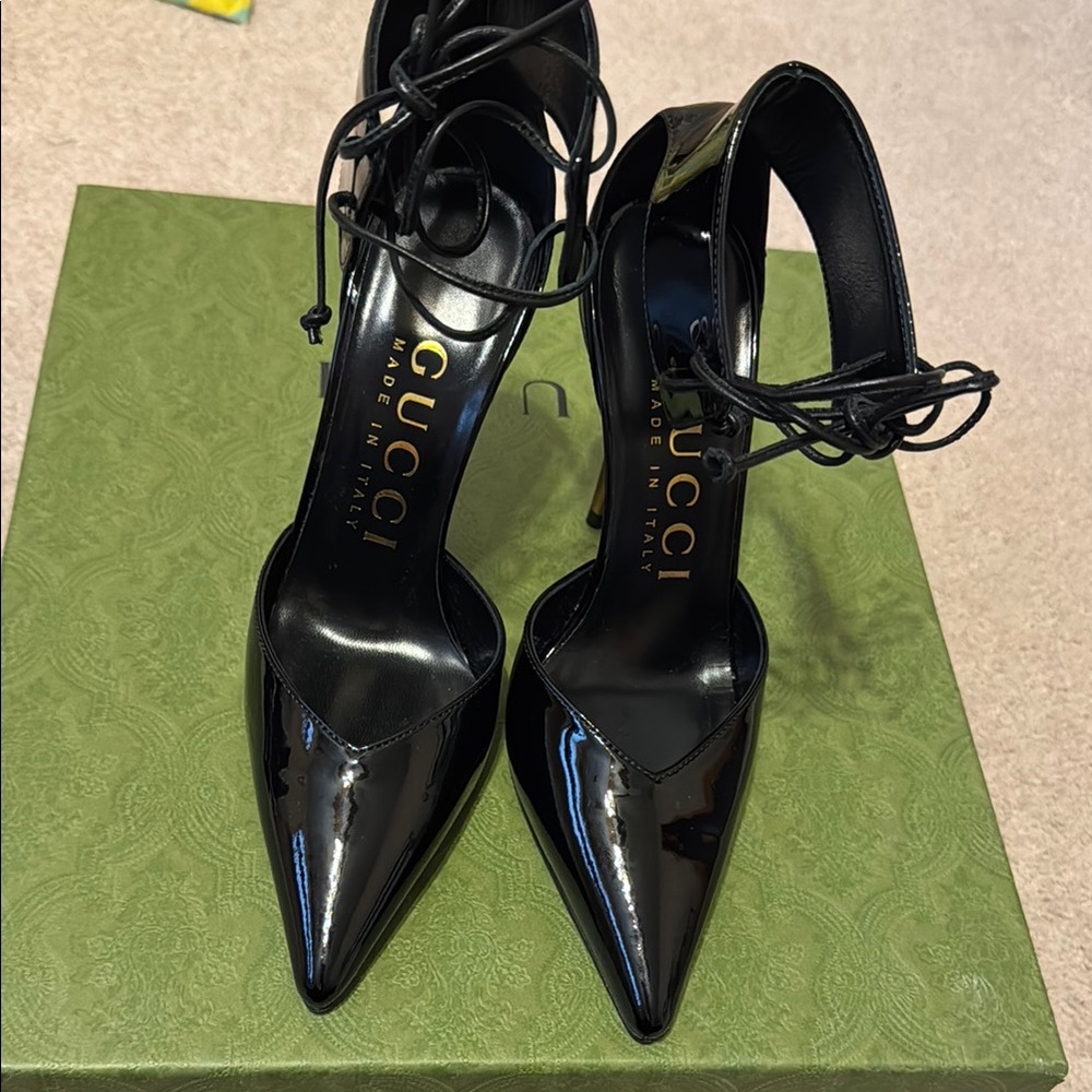 Gucci Black Patent Leather Heels with  Lace-Up